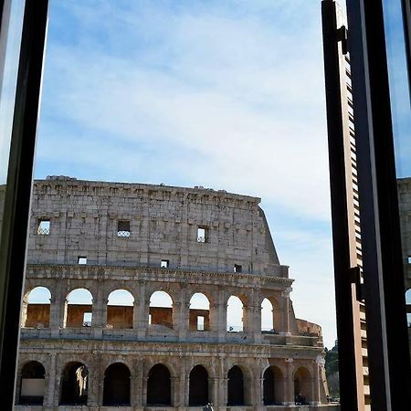 Jacuzzi In Front Of The Colosseum Ρώμη Εξωτερικό φωτογραφία