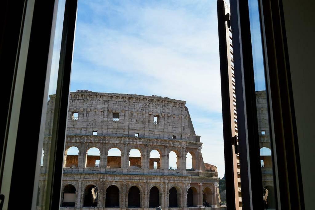 Jacuzzi In Front Of The Colosseum Ρώμη Εξωτερικό φωτογραφία