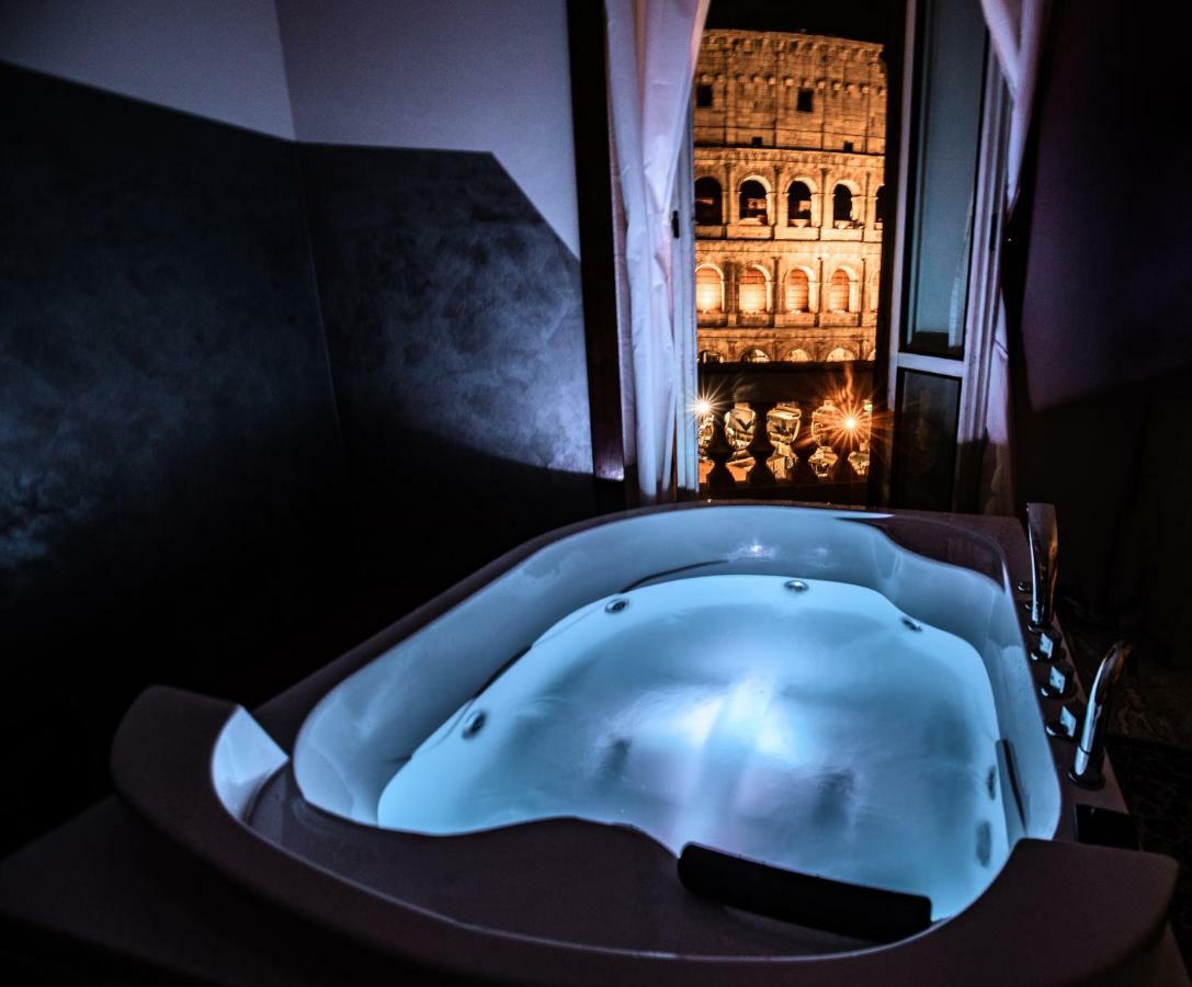 Jacuzzi In Front Of The Colosseum Ρώμη Εξωτερικό φωτογραφία